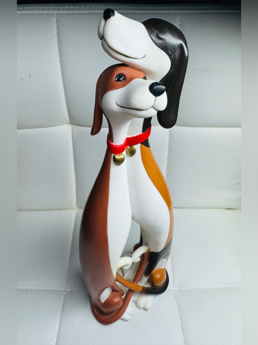 Toni Goffe Hot Dogs 'The Snuggle' Ella & Louis Hound
Figurine